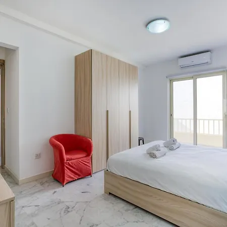 Seafront 3br In With Private Balcony By 360 Estates