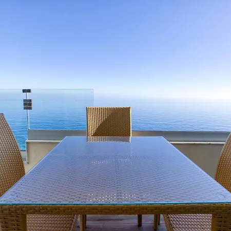 Seafront 3br In With Private Balcony By 360 Estates Апартаменты *