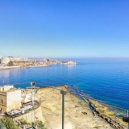 Seafront 3br In With Private Balcony By 360 Estates