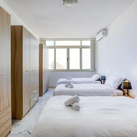 Seafront 3br In With Private Balcony By 360 Estates Апартаменты