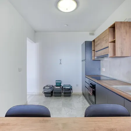 Seafront 3br In With Private Balcony By 360 Estates *
