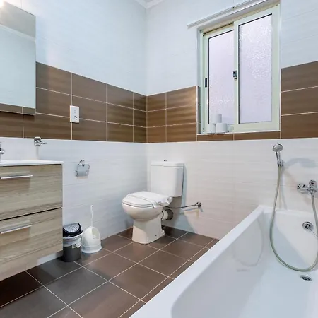 Seafront 3br In With Private Balcony By 360 Estates *