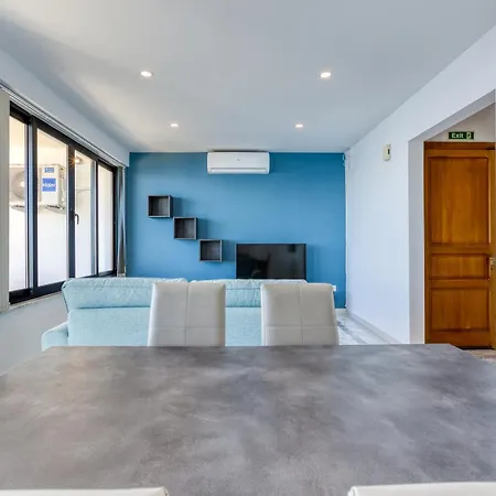 Seafront 3br In With Private Balcony By 360 Estates Апартаменты *