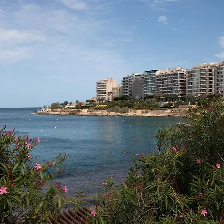 Seafront 3br In With Private Balcony By 360 Estates Sliema